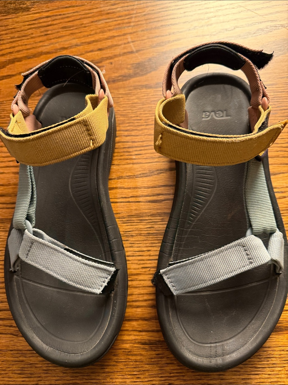 Teva Hurricane XLT2 Sport Sandals Colorblock Mustard Gray Pink Women’s 8